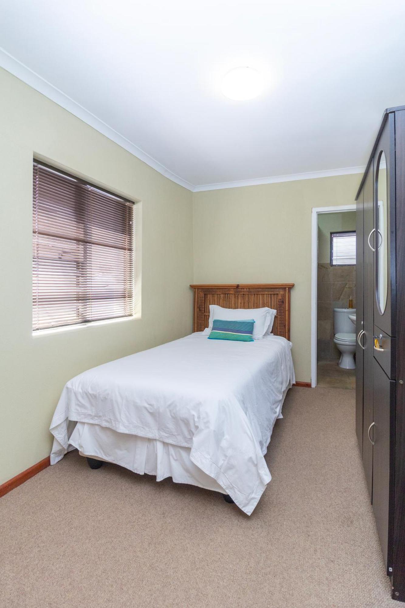 Whale Waters Self Catering Gansbaai Apartman De Kelders Kültér fotó